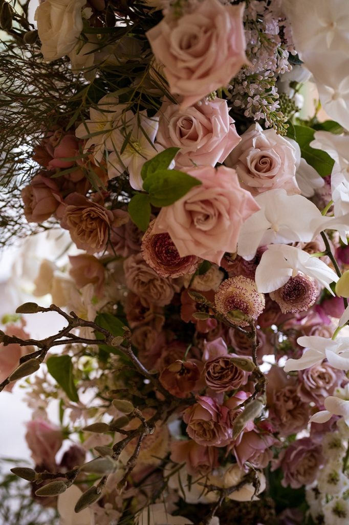 Oud roze met wit bloemen combinatie bruiloft