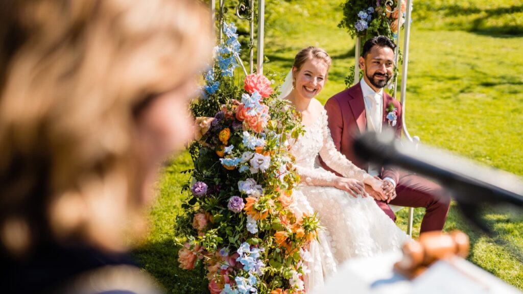 Ceremonie bloemen en bruiloft, volledig ontzorgt worden met een compleet bloemen concept