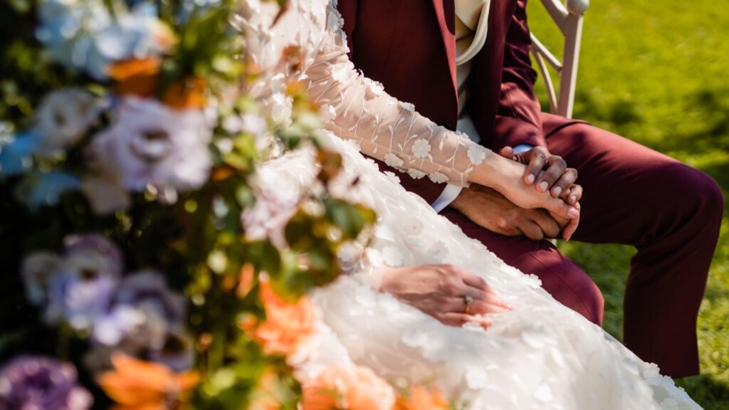 Ontzorgt op je bruiloft met complete bloemen styling
