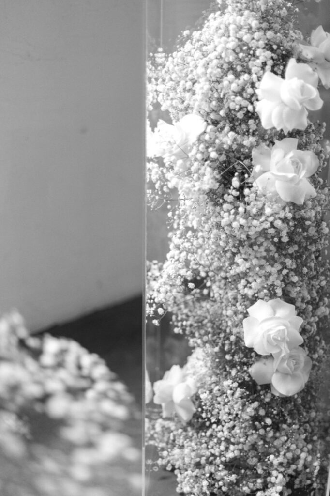 Bruiloft met gipskruid en rozen